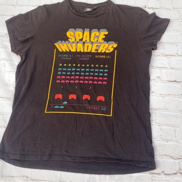 Licensed Space Invaders Graphic Tee Shirt size XL - retro gaming tee - Picture 1 of 7